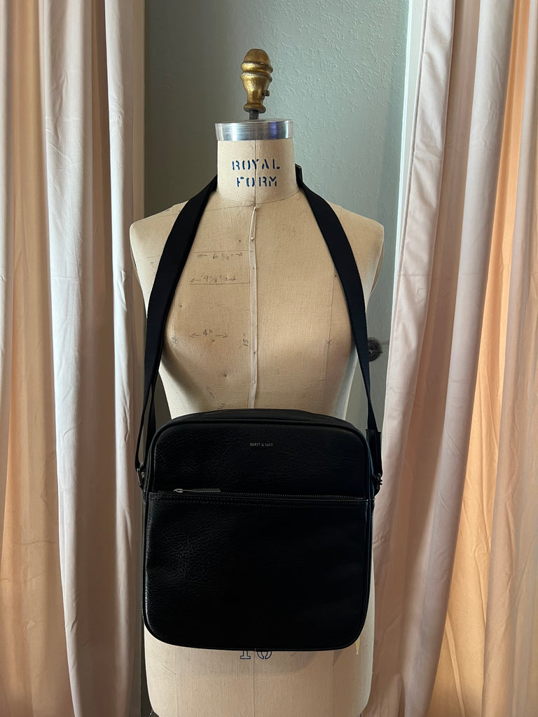 Matt & Nat Ethan Dwell Crossbody Bag in Black