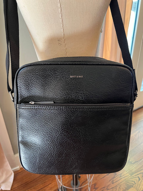 Matt & Nat Ethan Dwell Crossbody Bag in Black